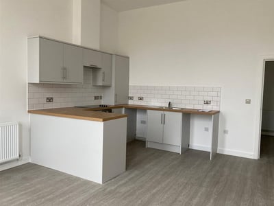 Flat Radnor Park Avenue in Folkestone and Hythe District