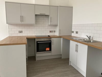 Flat Radnor Park Avenue in Folkestone and Hythe District