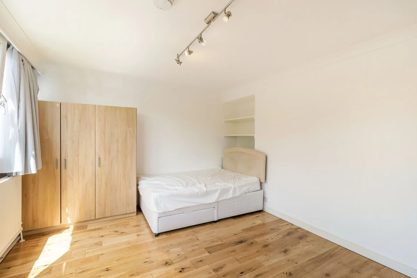 Flat Campsfield Road in Greater London