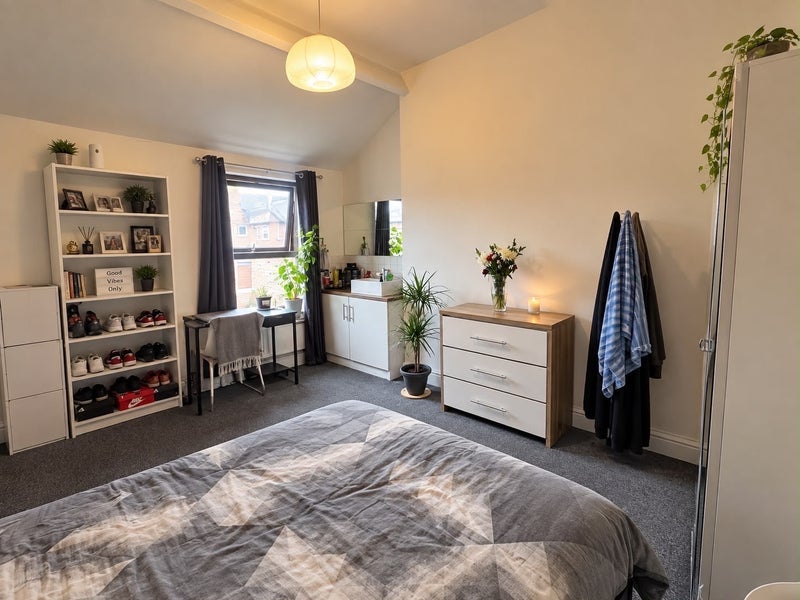 Room Upper Chorlton Road in Manchester