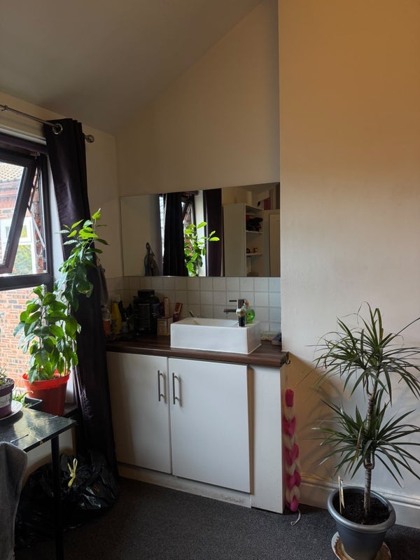 Room Upper Chorlton Road in Manchester