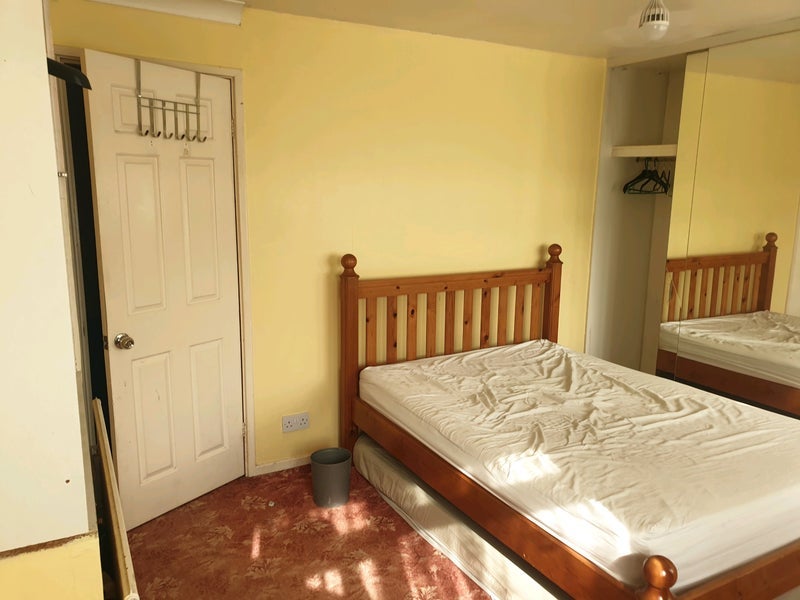 Room Waldegrave in Basildon
