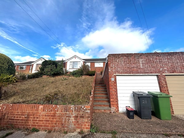 House Woodleigh Close in Exeter