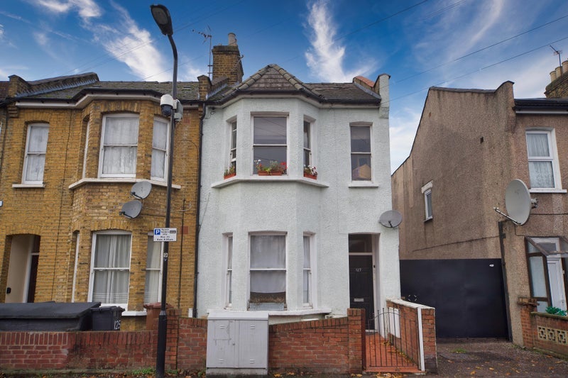 Room Newport Road in Greater London