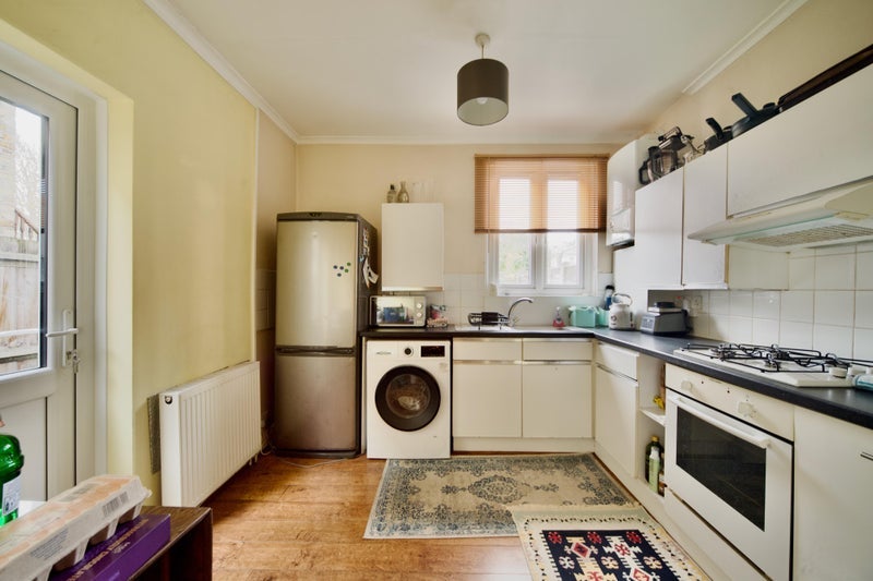 Room Newport Road in Greater London