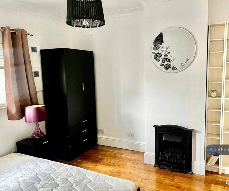 Room Mill Road in Greater London