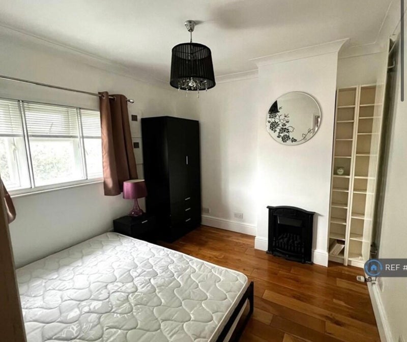 Room Mill Road in Greater London