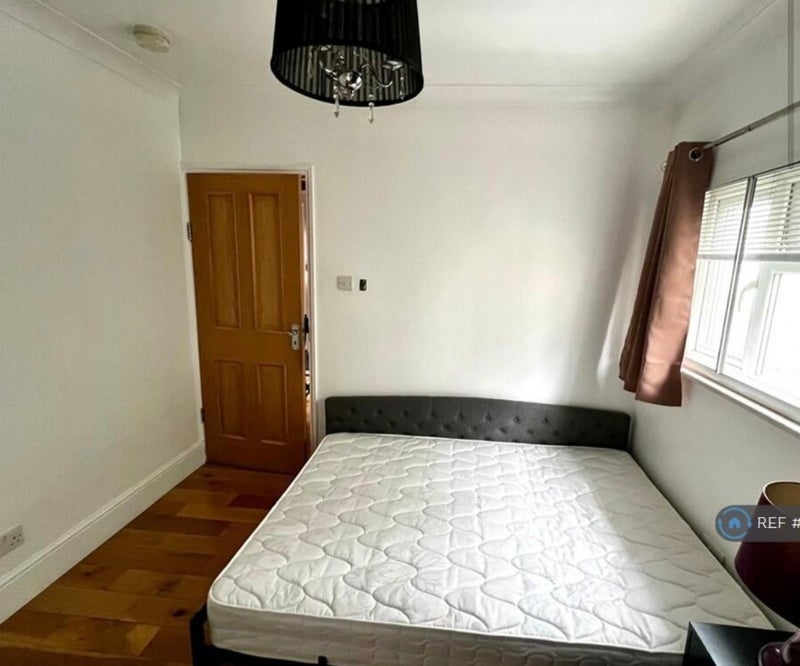 Room Mill Road in Greater London