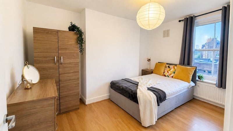 Room New Cross Road in Greater London