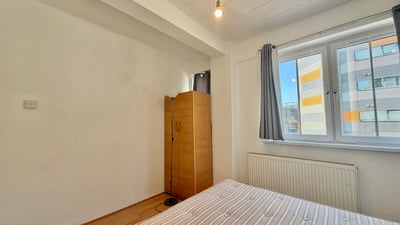 Flat Druid Street in Greater London