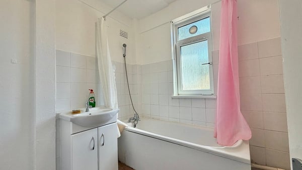 Flat Druid Street in Greater London