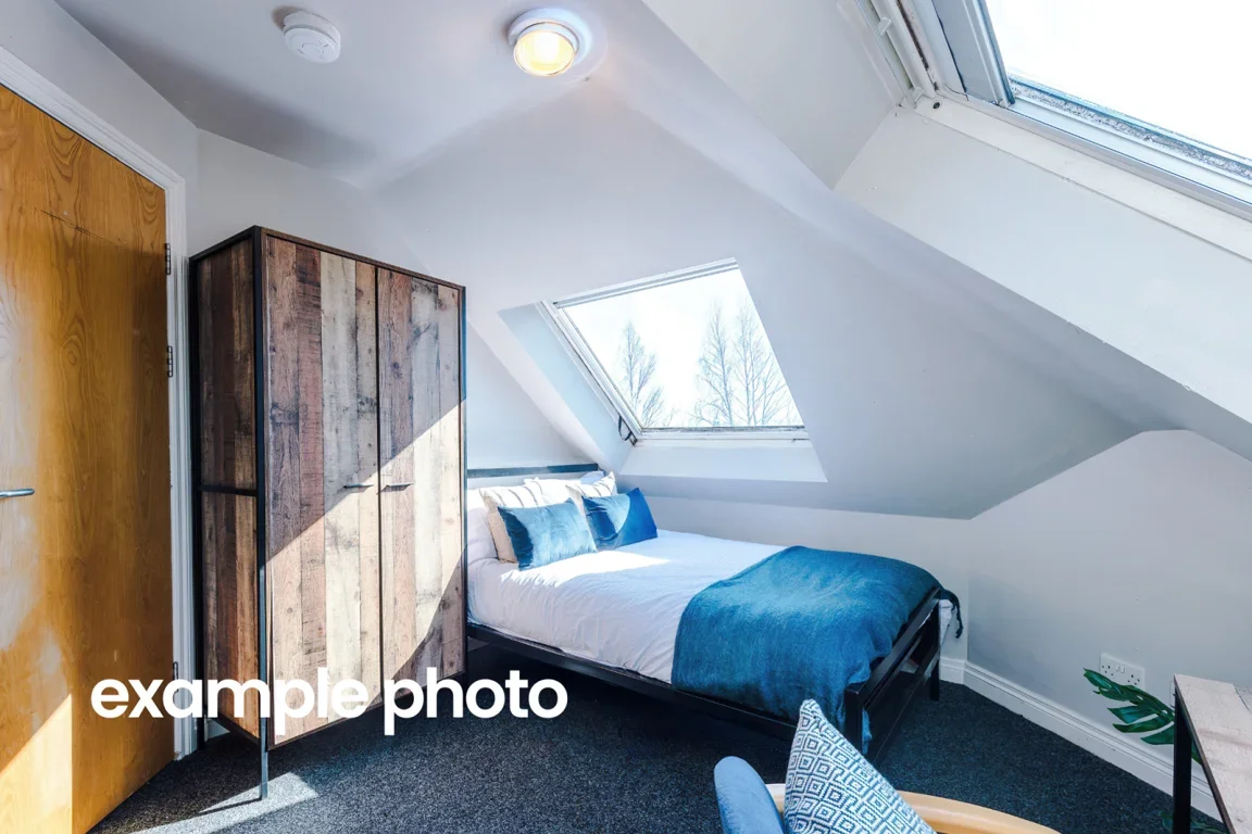 Room Ladybarn Road in Manchester