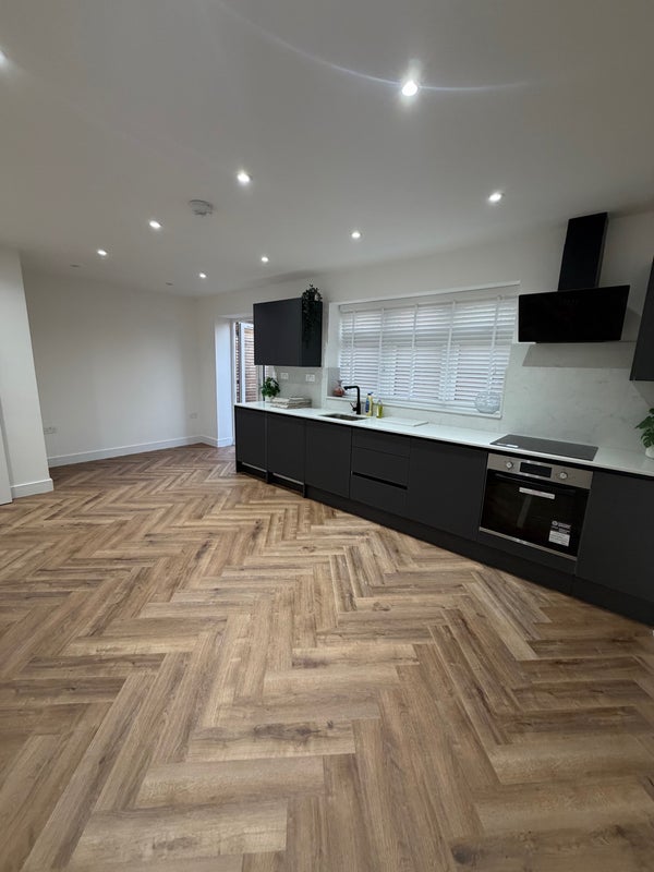 Flat Chelsfield Avenue in Greater London