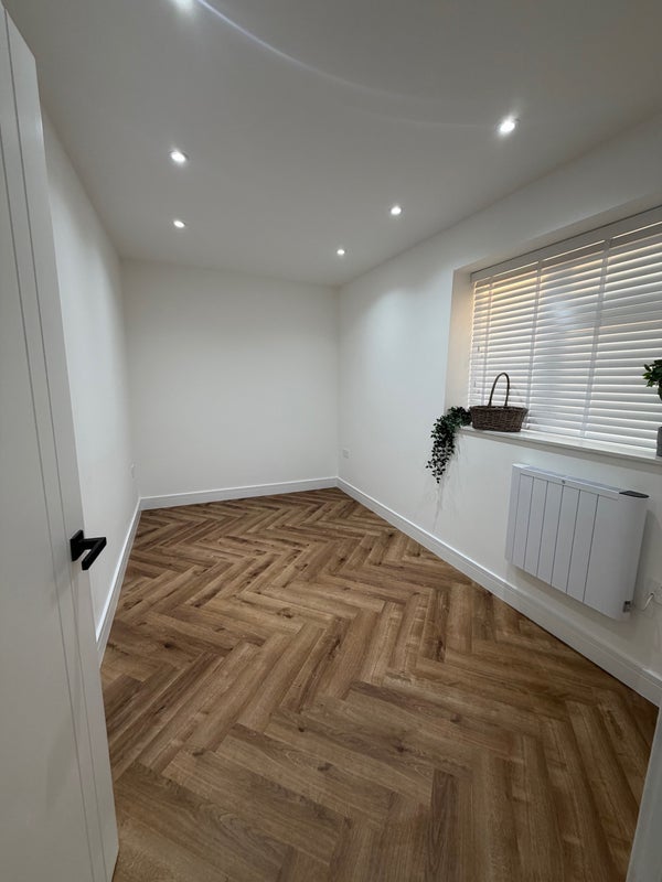 Flat Chelsfield Avenue in Greater London