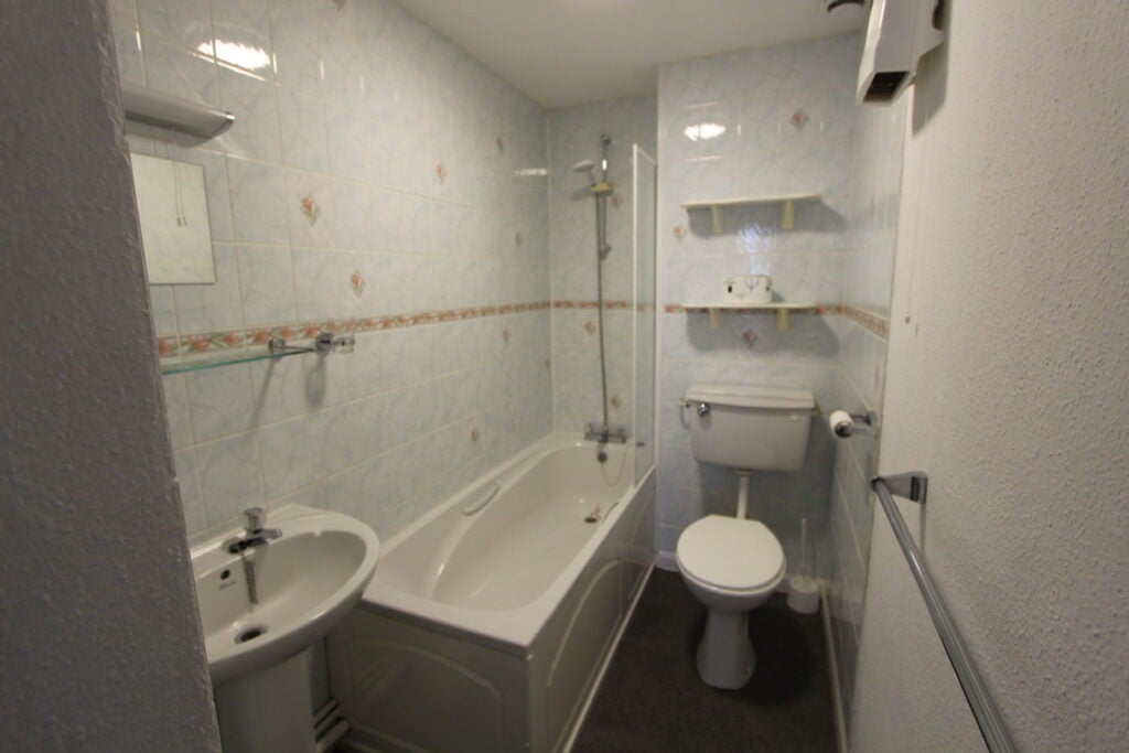 Flat Lascelles Terrace in Eastbourne