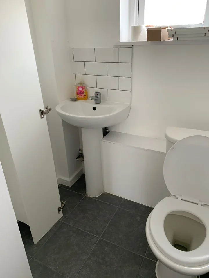 Room Queen's Road in Greater London