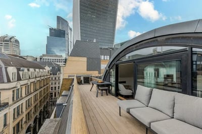 Flat Lower Thames Street in City of London