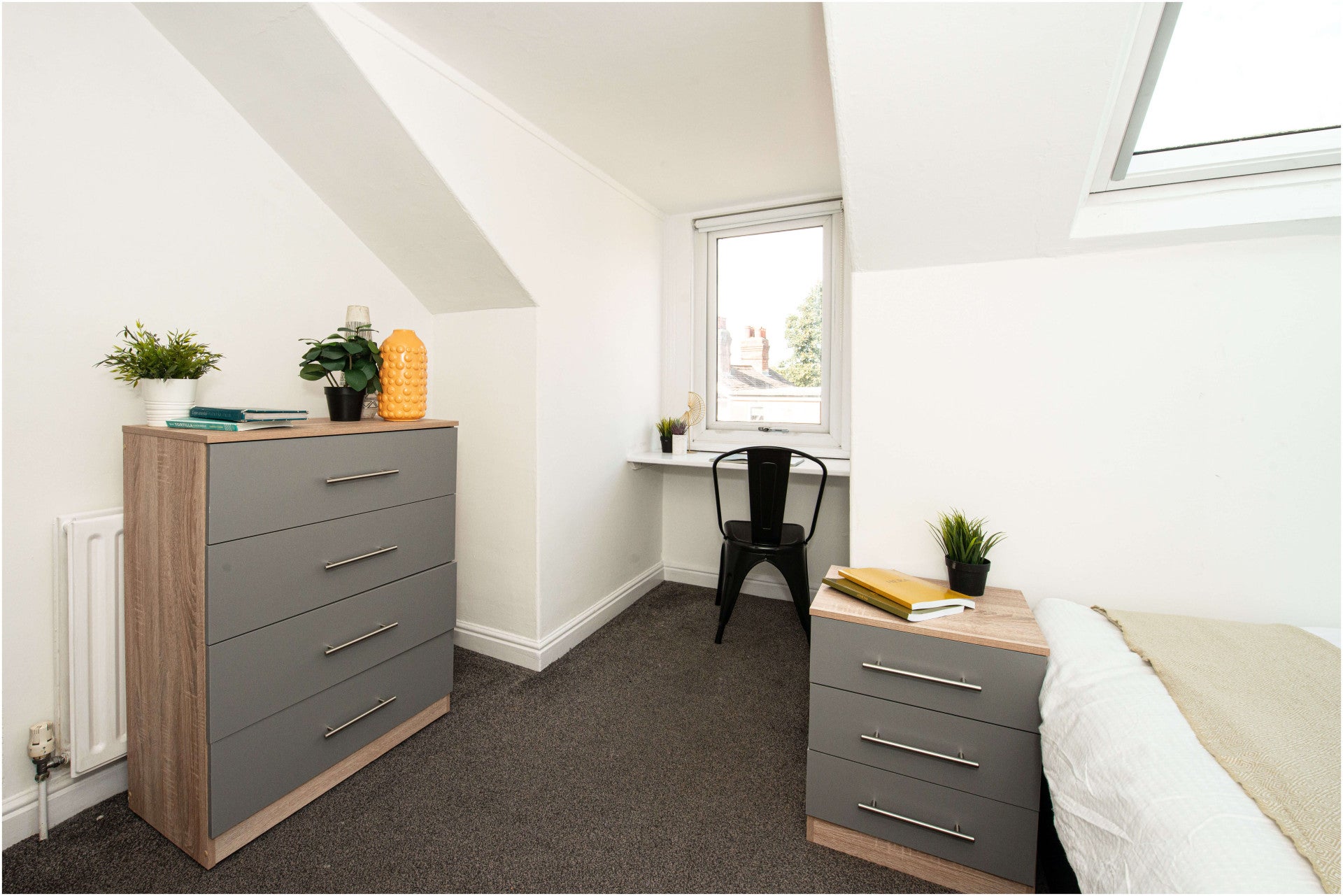 Room Hartley Avenue in Leeds
