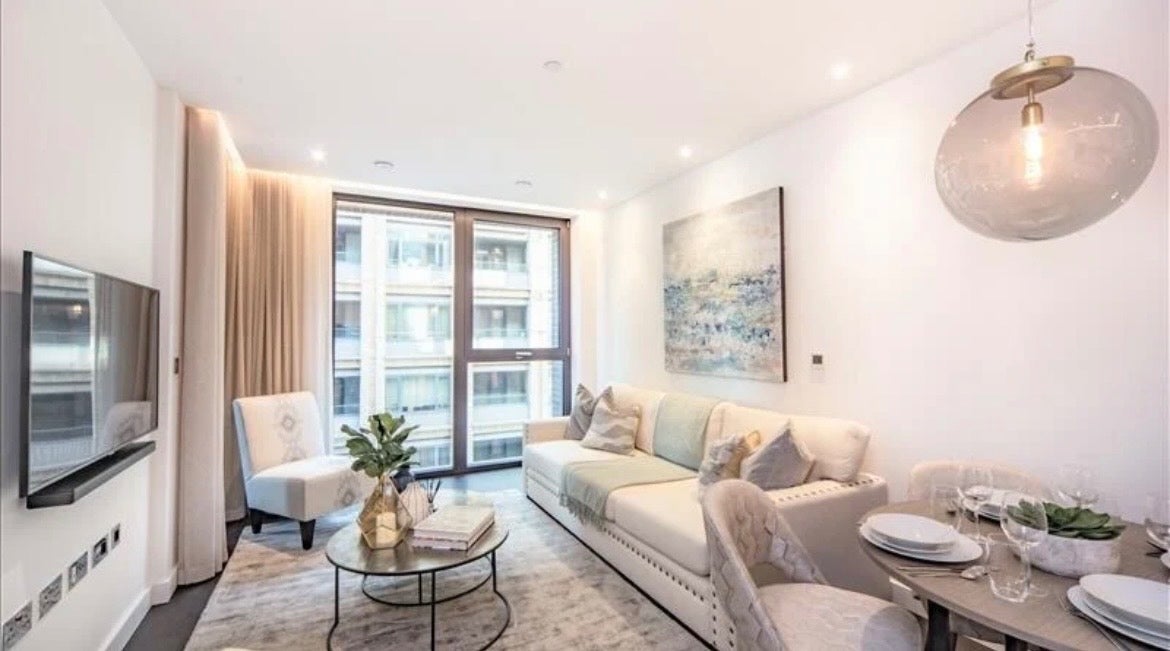 Flat Ponton Road in Greater London
