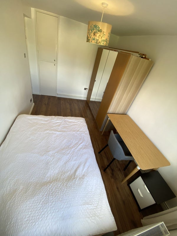 Room Tilford Gardens in Greater London