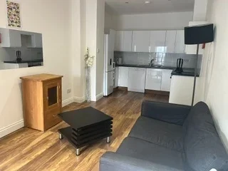 Flat Ambrose Street in Greater London