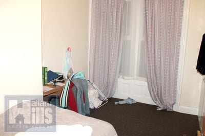 Room Highnam Crescent Road in Sheffield