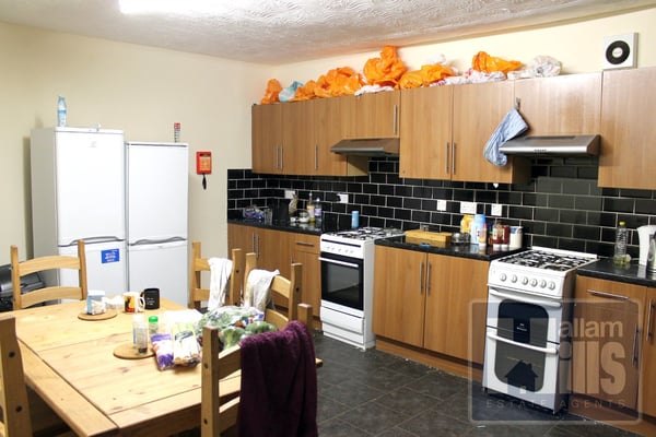 Room Highnam Crescent Road in Sheffield