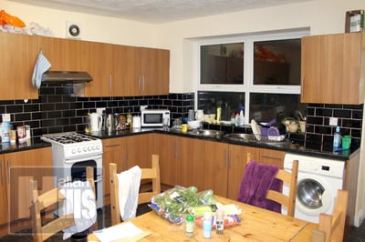 Room Highnam Crescent Road in Sheffield