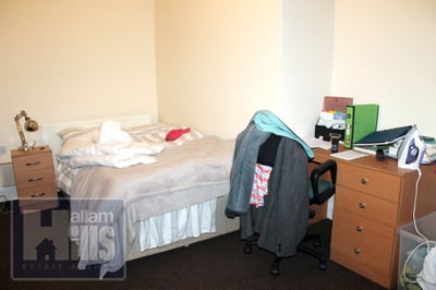 Room Highnam Crescent Road in Sheffield