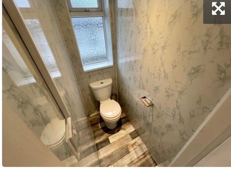 Room Hope Avenue in Farnworth