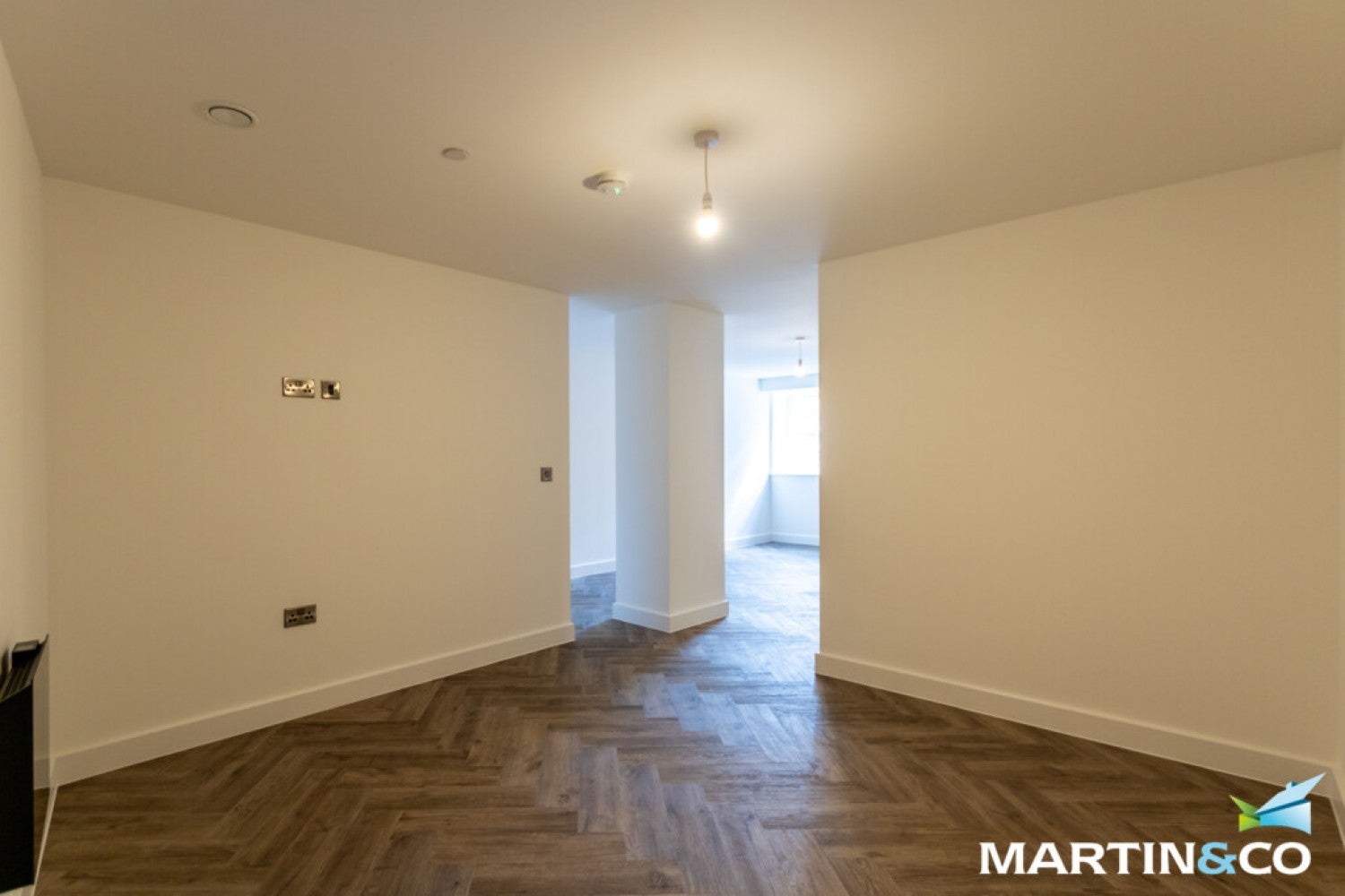 Flat Rowchester Court in Birmingham