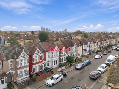 House Mortlake Road in Greater London