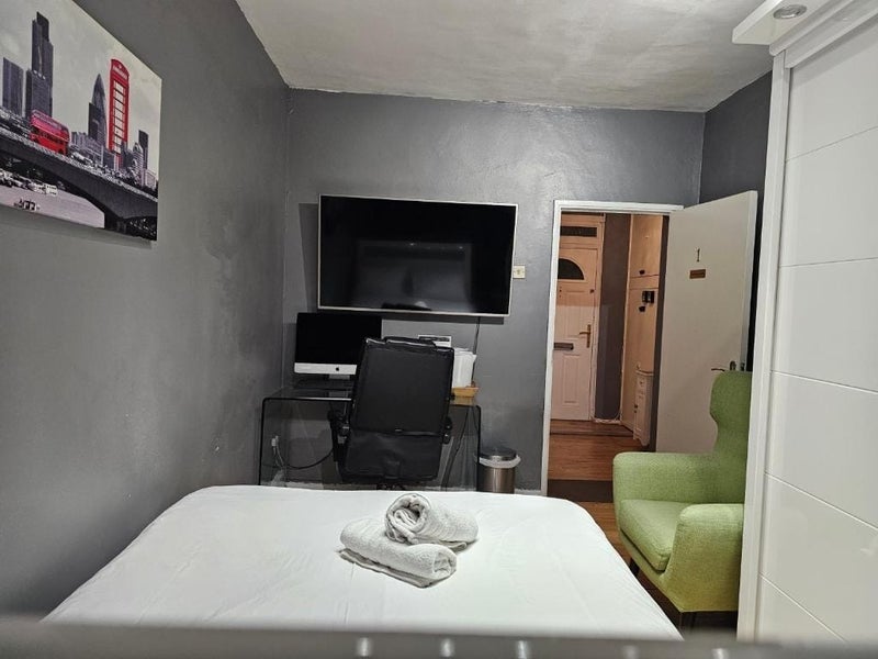 Room Samuel Street in Greater London