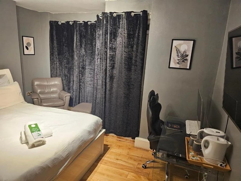 Room Samuel Street in Greater London