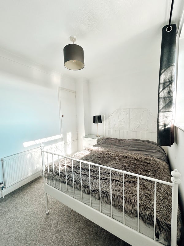 Room Beechbank Avenue in Poole