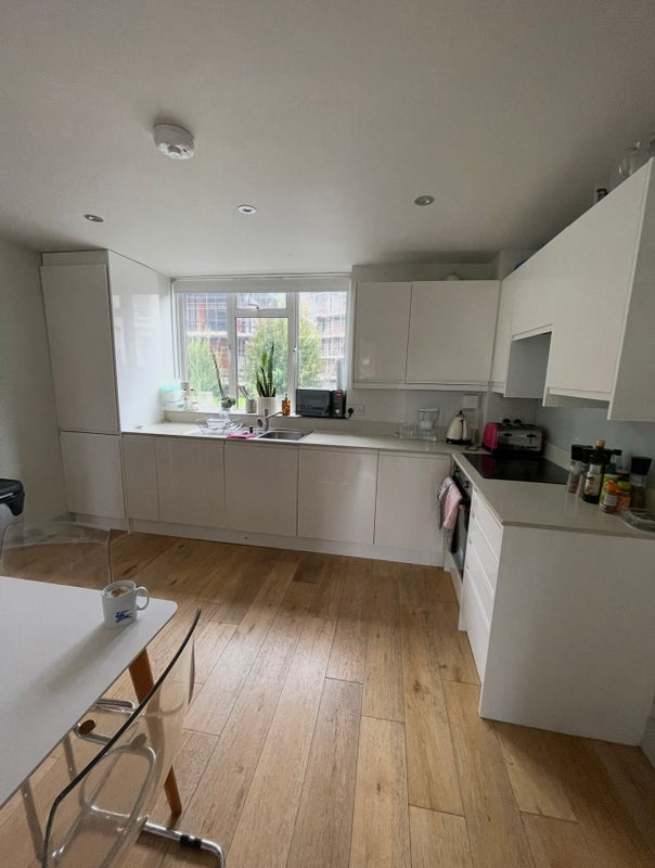 Room Ladbroke Grove in Greater London