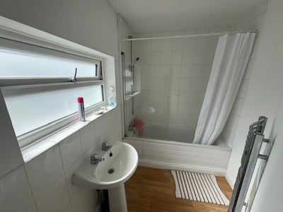 Room Regina Terrace in Cardiff