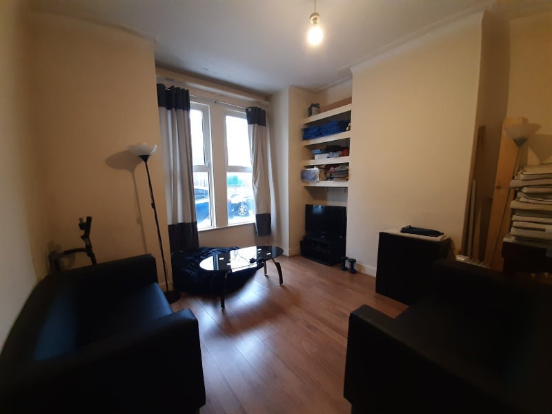 Room St Dunstan's Road in Greater London