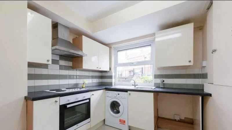 Room Calais Street in Greater London