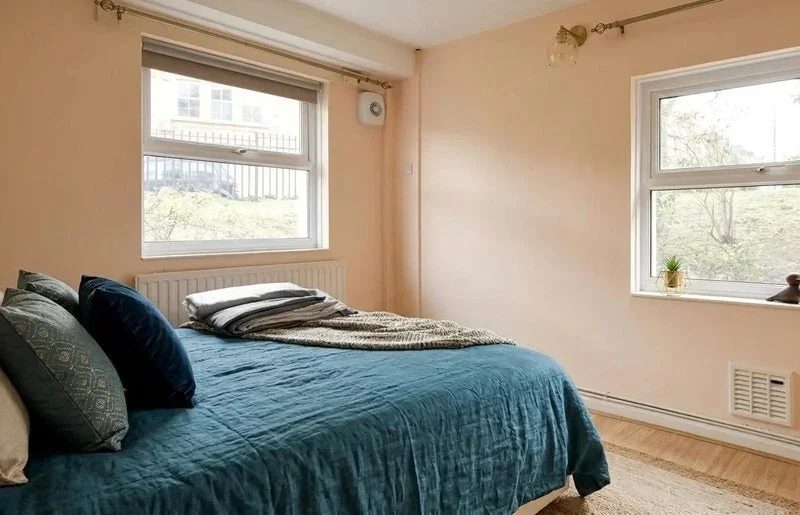 Room Calais Street in Greater London
