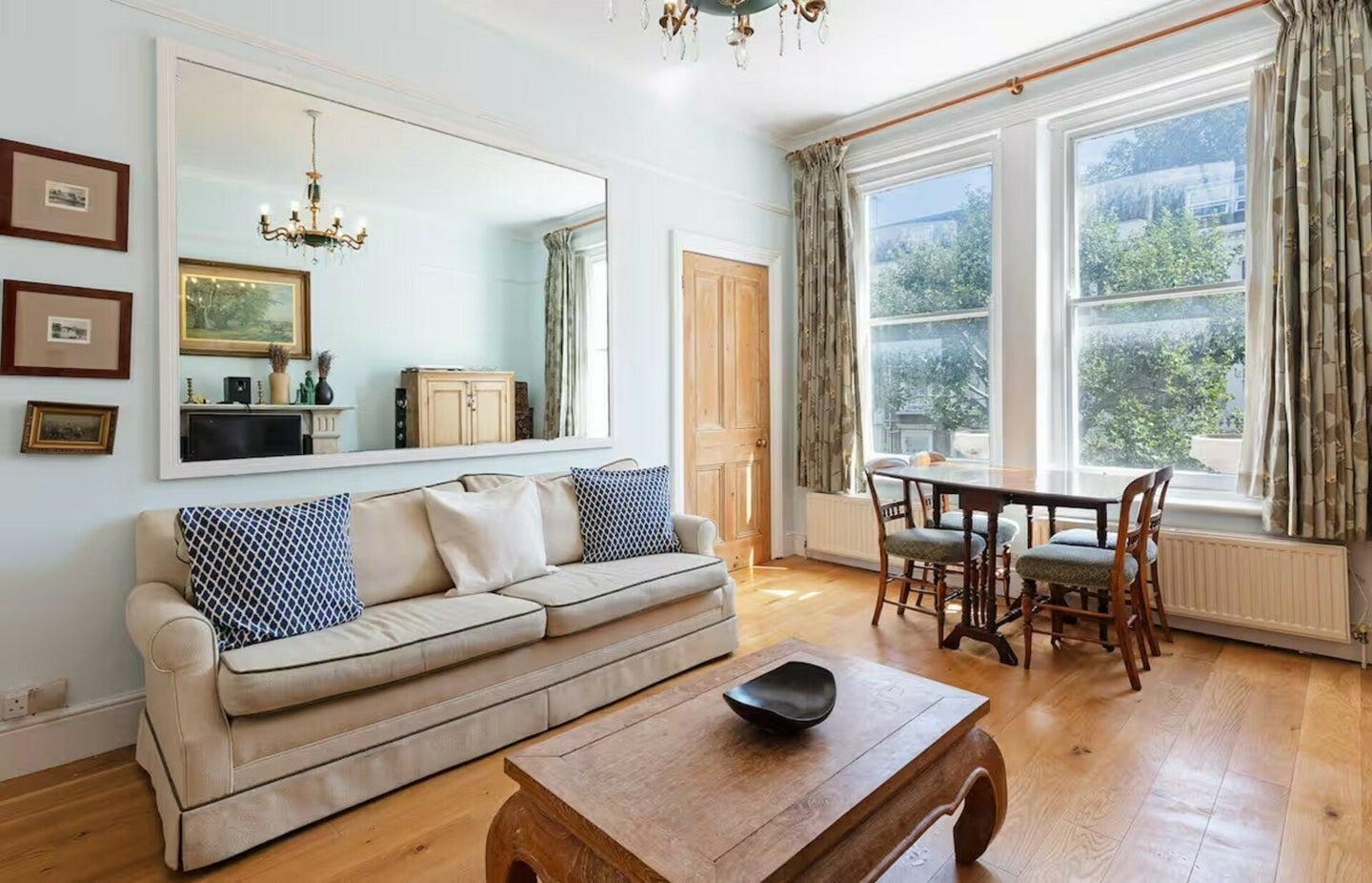 Flat Penywern Road in Greater London