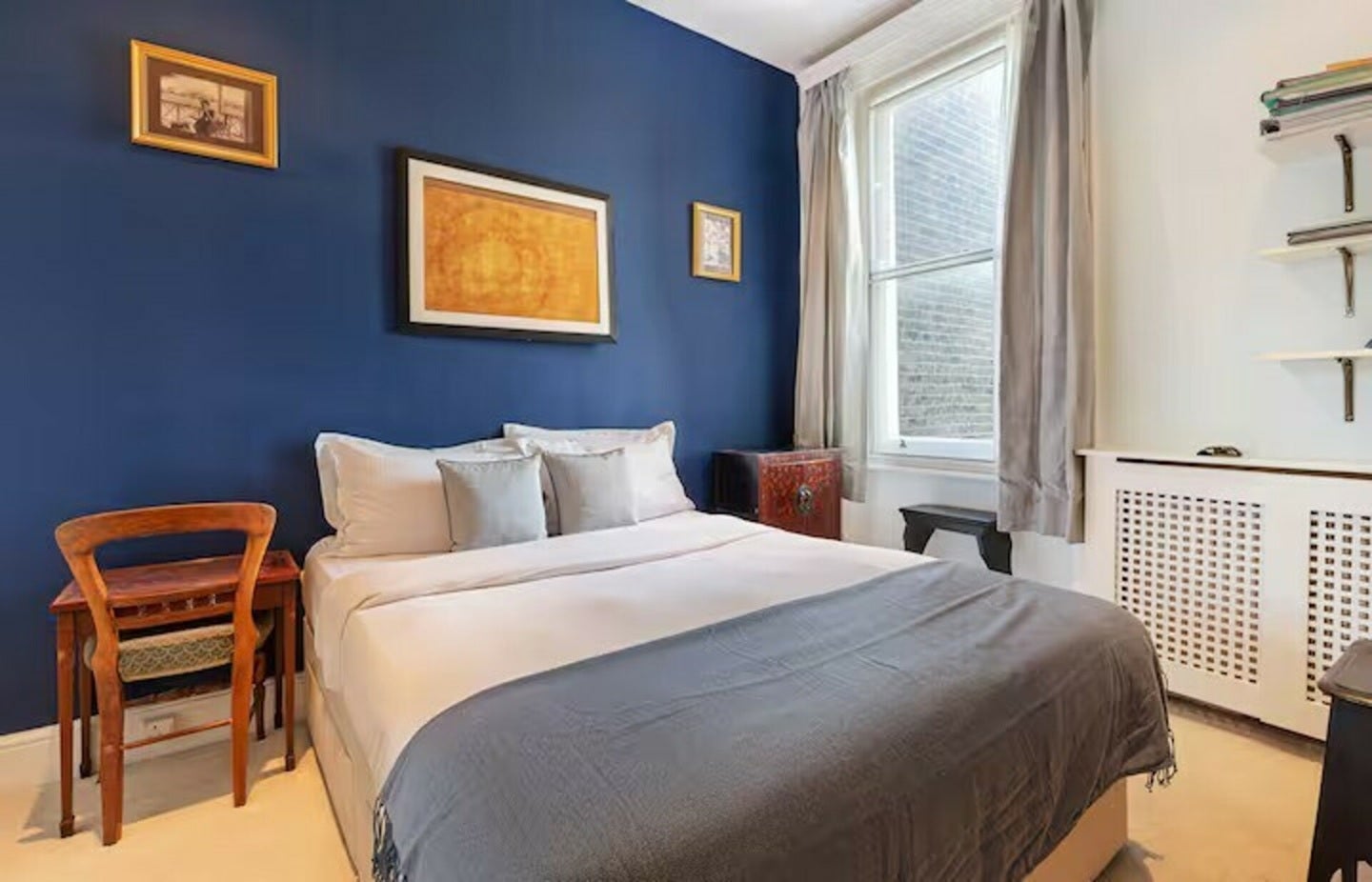 Flat Penywern Road in Greater London