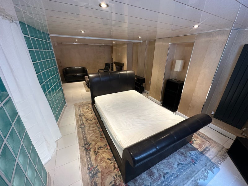 Room Clarence Embankment in Cardiff