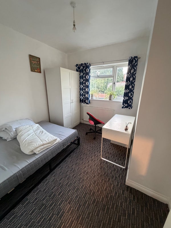 Room Gilbert Road in Sandwell
