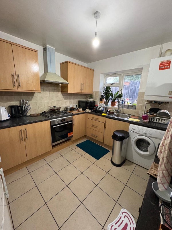 Room Gilbert Road in Sandwell