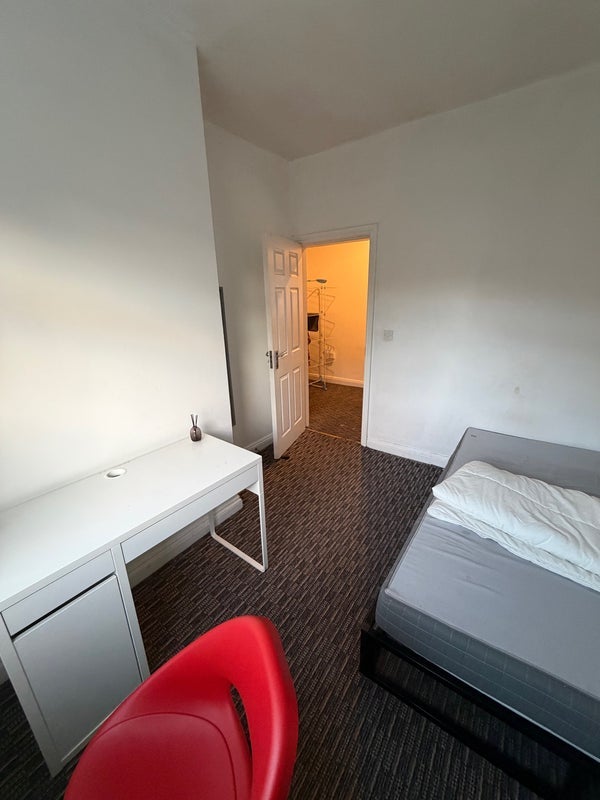 Room Gilbert Road in Sandwell