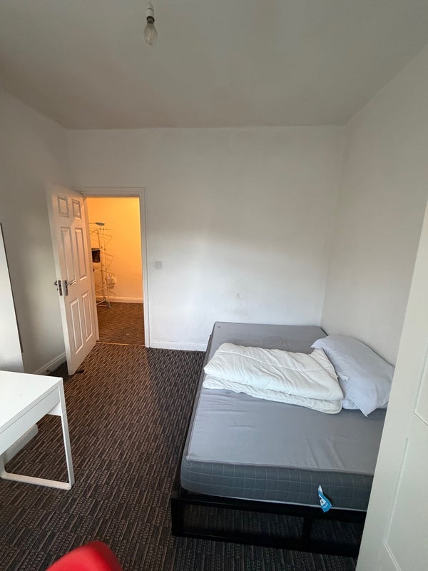 Room Gilbert Road in Sandwell