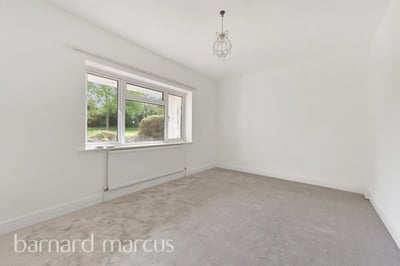 Flat Manor Green Road in Epsom and Ewell