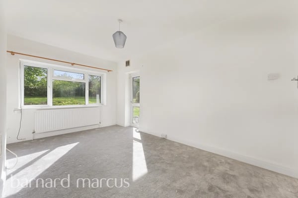 Flat Manor Green Road in Epsom and Ewell