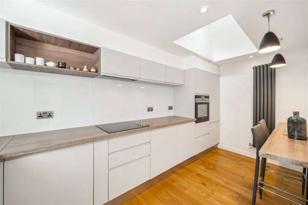 Flat Sussex Gardens in City of Westminster